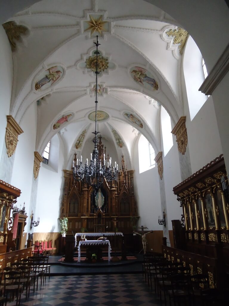 Prezbiterium po renowacji